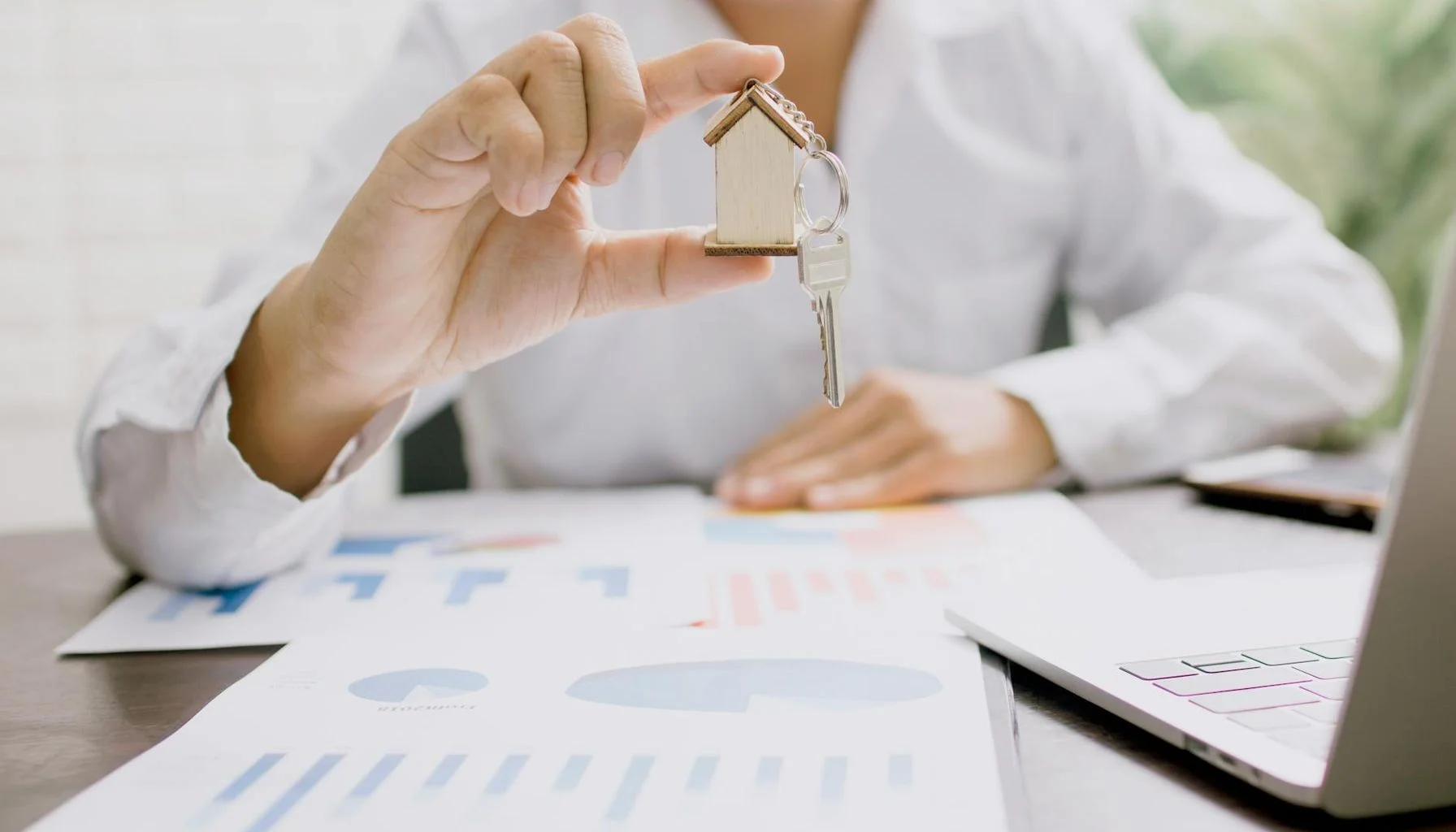 UK Mortgage Rates Dip for First Time Since War Outbreak