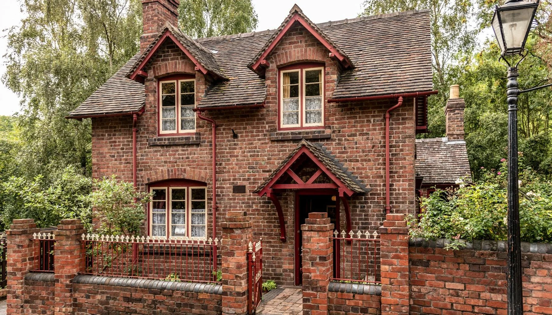UK Mortgage Costs Surge by £348 Amid Middle East Tensions