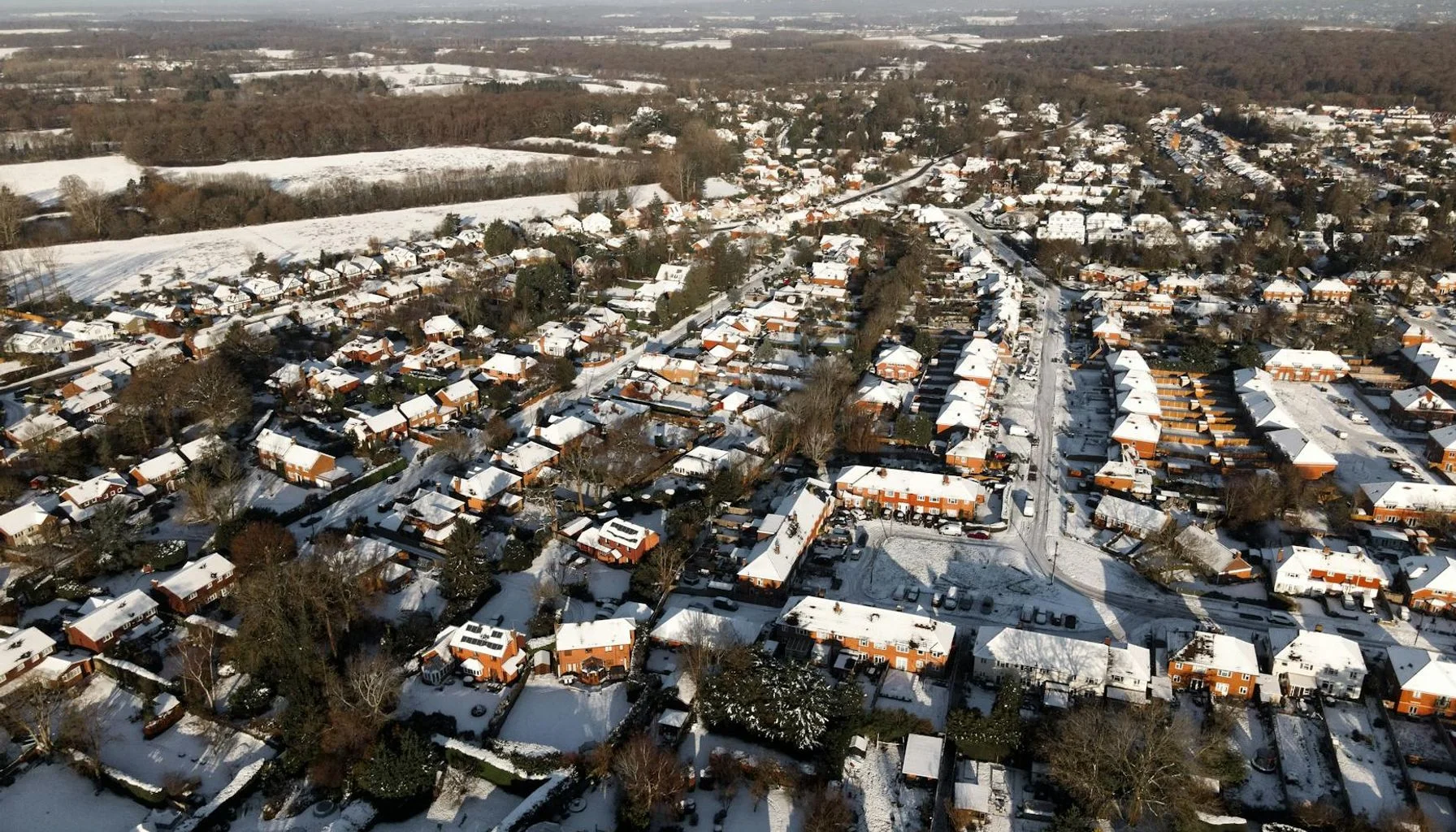 UK House Prices Fall 0.6% in May Amid Market Uncertainty
