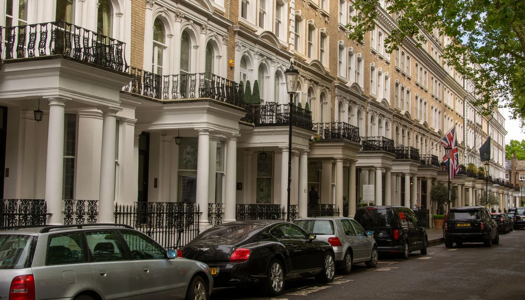 London House Prices Decline Amidst Stagnation Elsewhere