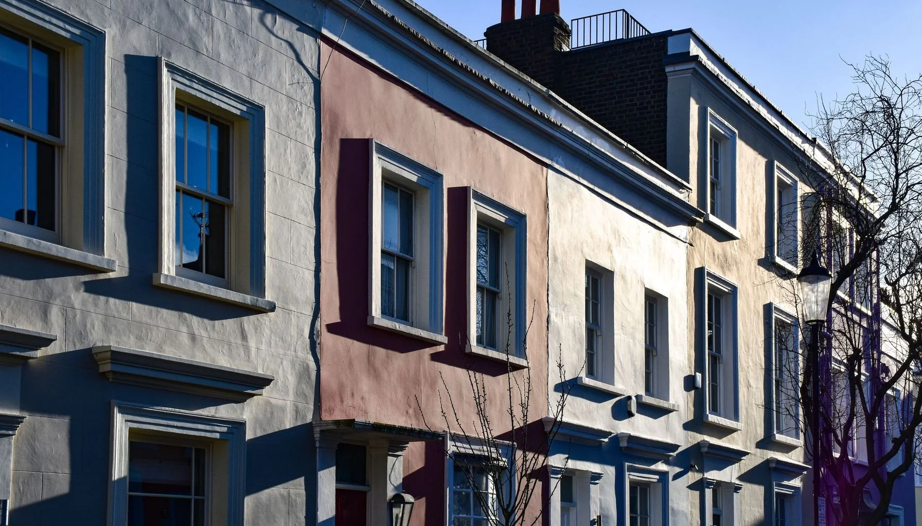 London Sees Decline in House Prices Amidst Stagnation