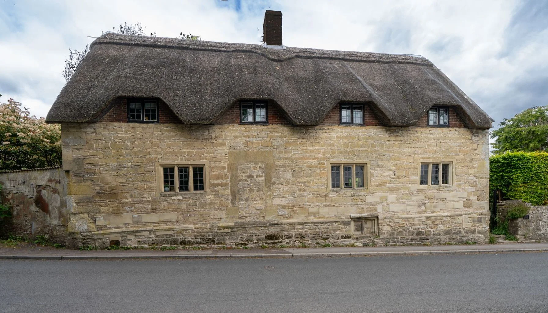 UK residential mortgage article image for 5 Effective Ways to Lower Your Monthly Mortgage Payments